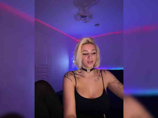 -AmazingBlonde- webcam