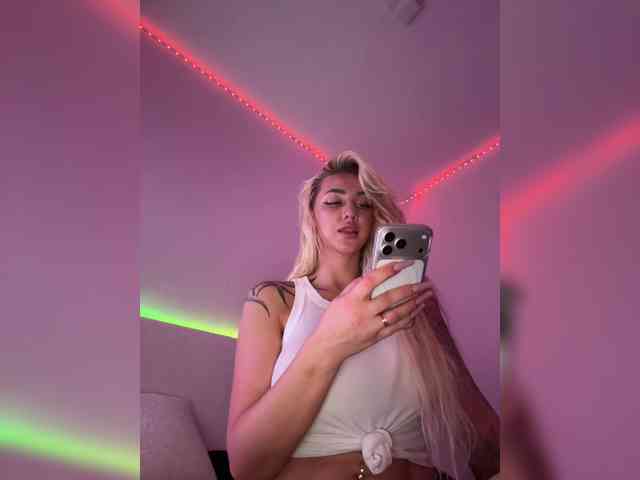 -AmazingBlonde- webcam