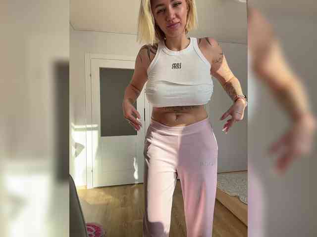 -AmazingBlonde- webcam