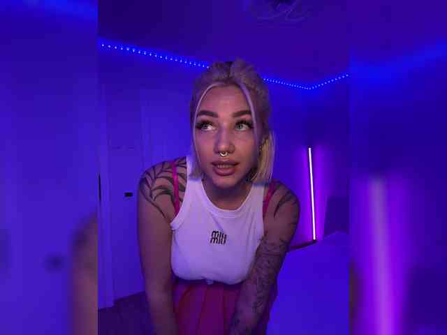 -AmazingBlonde- webcam