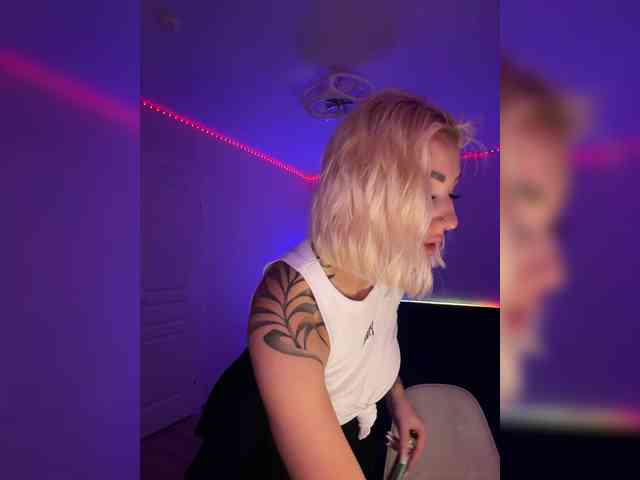 -AmazingBlonde- webcam