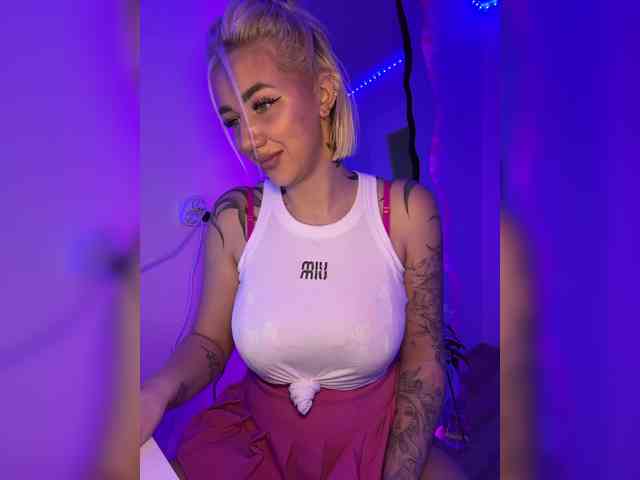 -AmazingBlonde- webcam