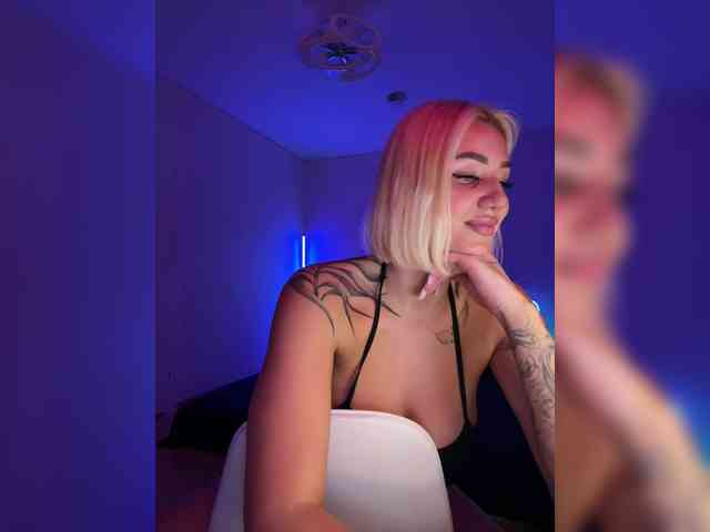 -AmazingBlonde- webcam