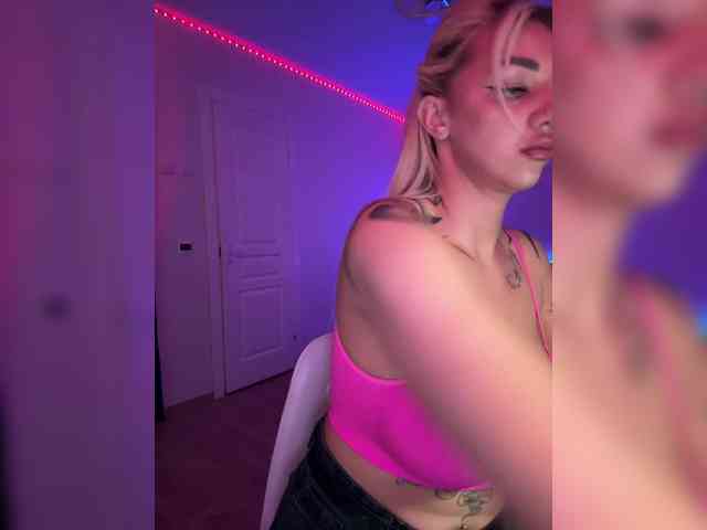 -AmazingBlonde- webcam