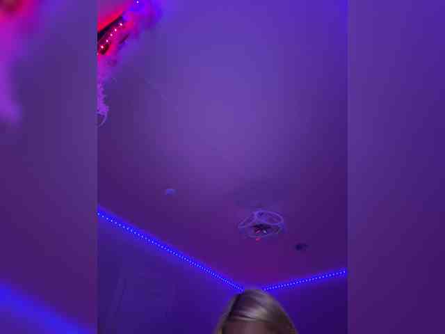 -AmazingBlonde- webcam