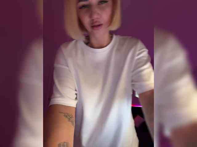 -AmazingBlonde- webcam