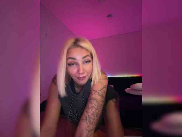 -AmazingBlonde- webcam