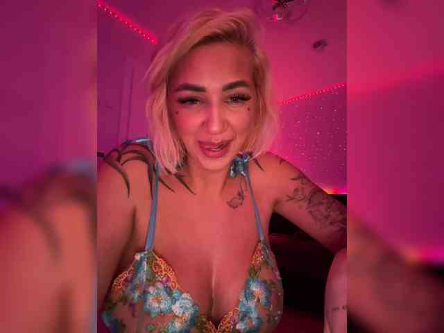 -AmazingBlonde- webcam