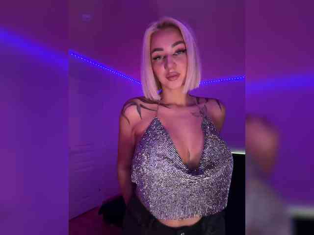 -AmazingBlonde- webcam