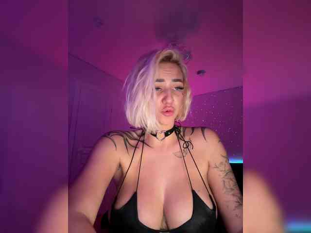 -AmazingBlonde- webcam