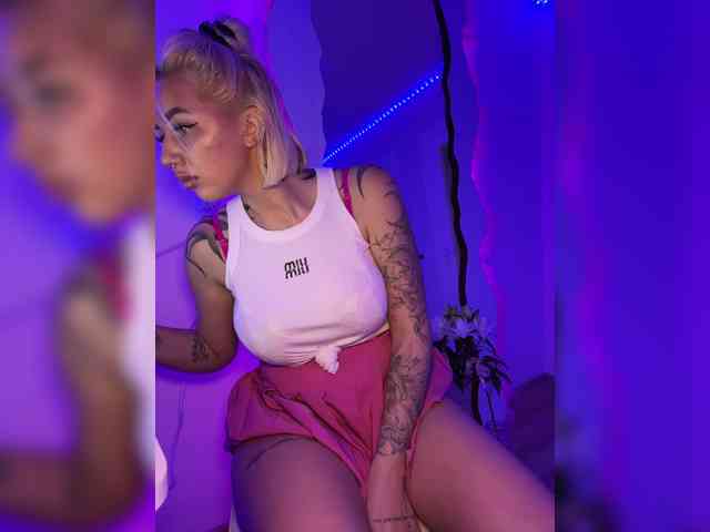 -AmazingBlonde- webcam