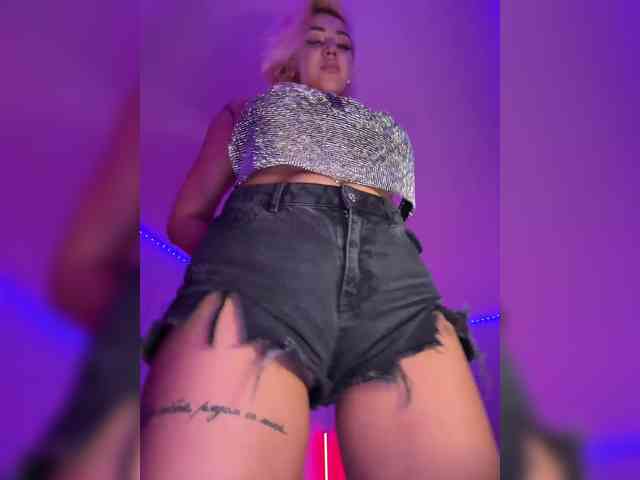 -AmazingBlonde- webcam