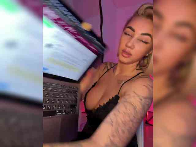 -AmazingBlonde- webcam