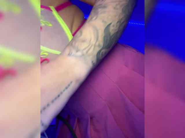 -AmazingBlonde- webcam