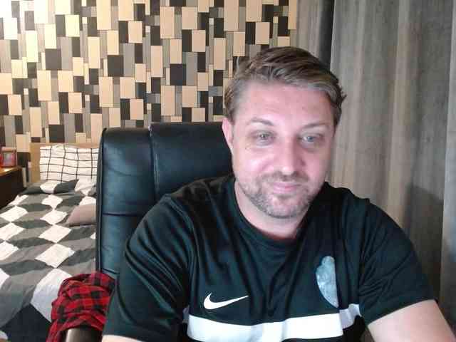 SwitchDomCouple webcam