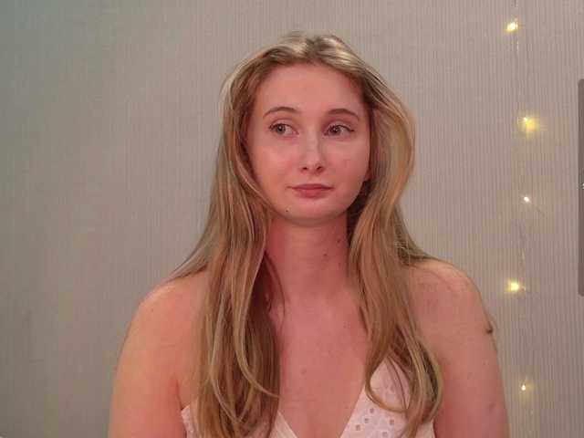 PeachGirl's BongaCams show and profile