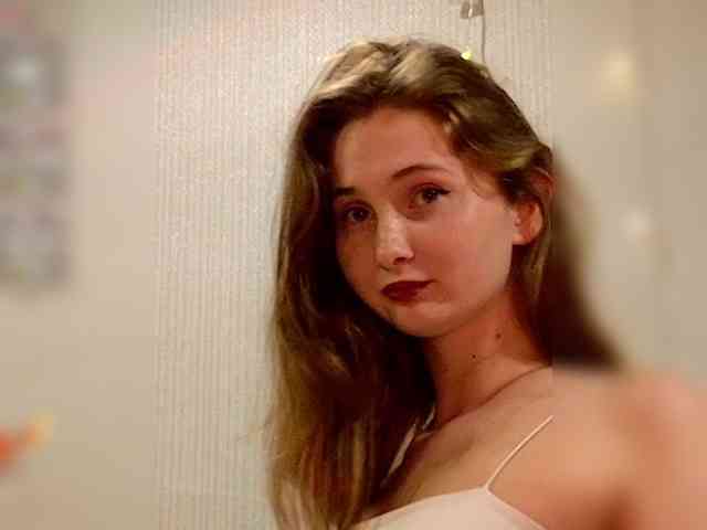 PeachGirl webcam