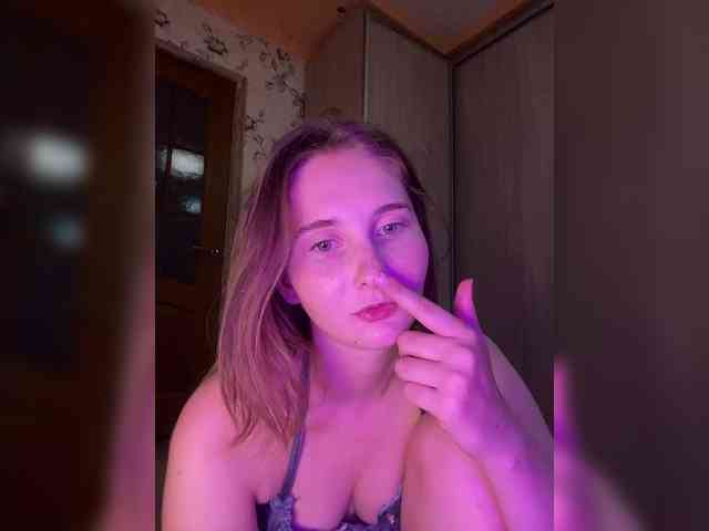 PeachGirl webcam