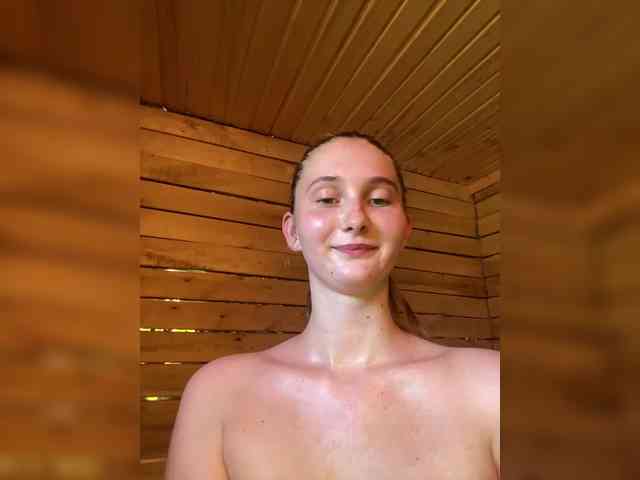 strip chat online PeachGirl