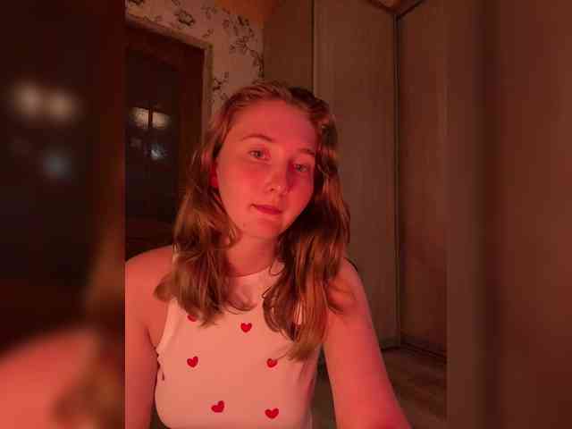 PeachGirl webcam