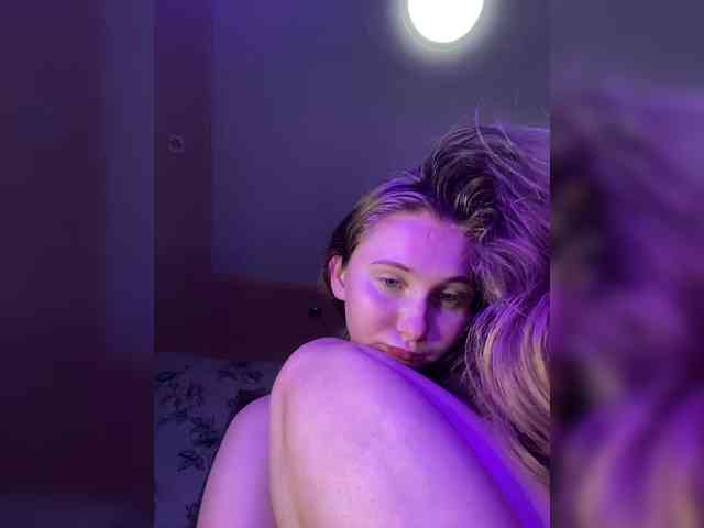 PeachGirl webcam