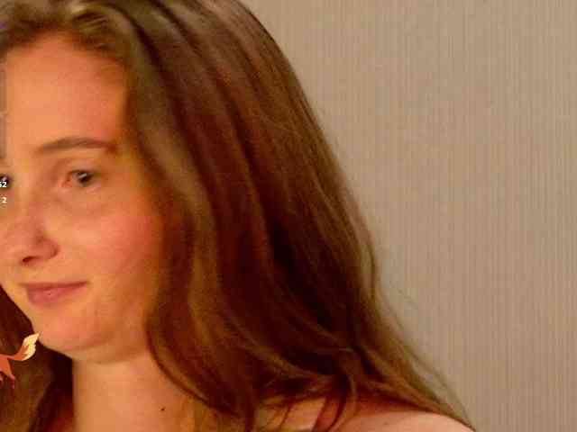 PeachGirl webcam