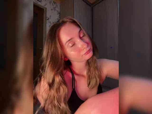 PeachGirl webcam