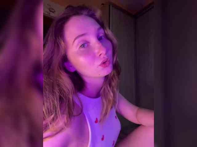 PeachGirl webcam