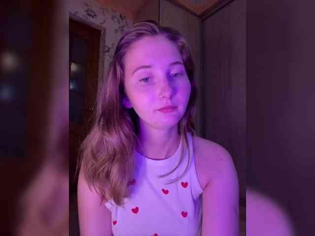 PeachGirl webcam