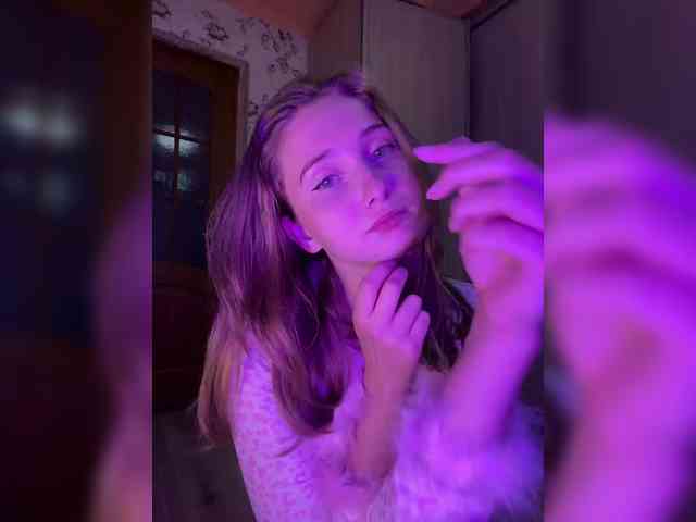 PeachGirl webcam