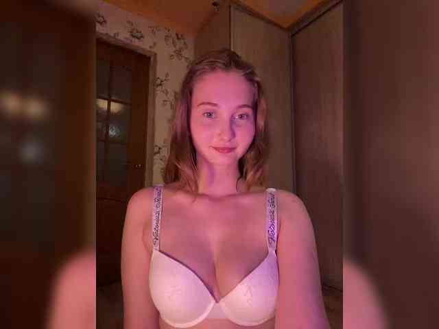 PeachGirl webcam