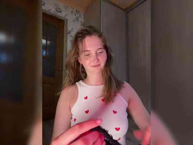 PeachGirl webcam