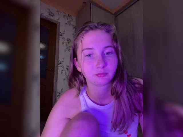 PeachGirl webcam