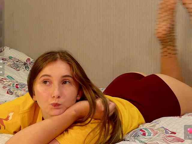 PeachGirl webcam