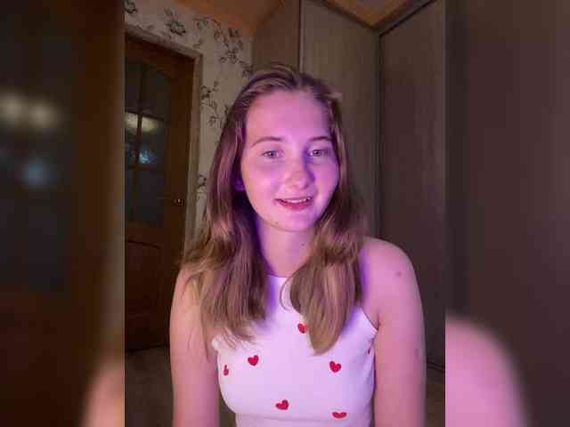 PeachGirl webcam