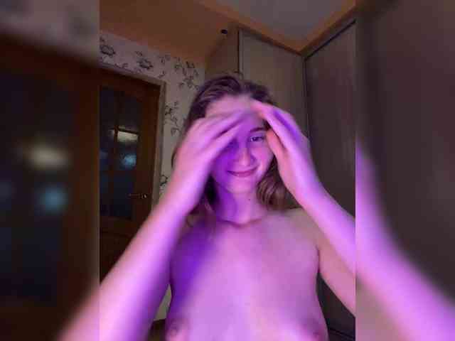 PeachGirl webcam