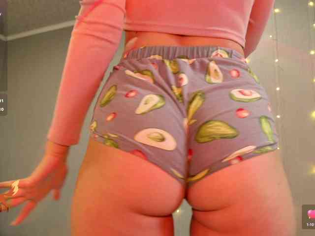 PeachGirl webcam