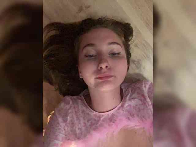 PeachGirl webcam