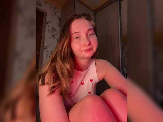 PeachGirl webcam