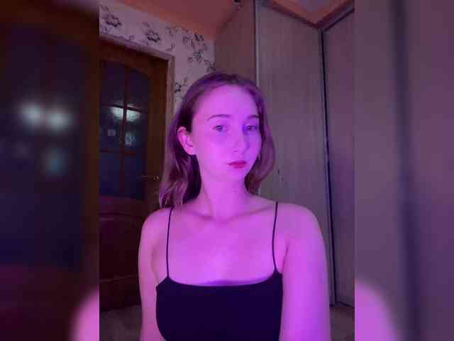 PeachGirl webcam