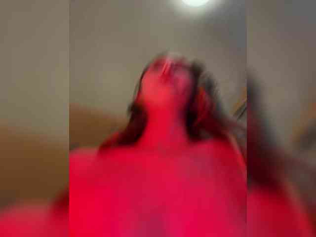 PeachGirl webcam
