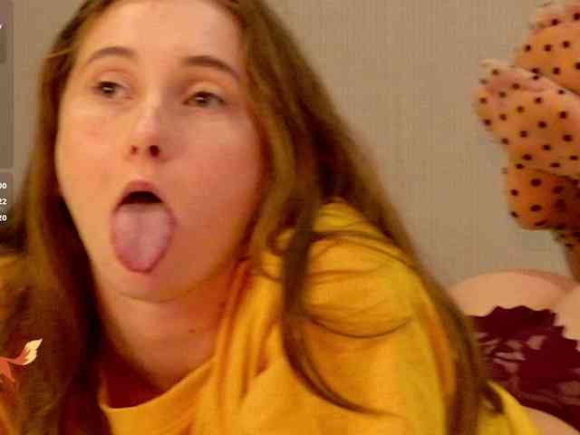 PeachGirl webcam