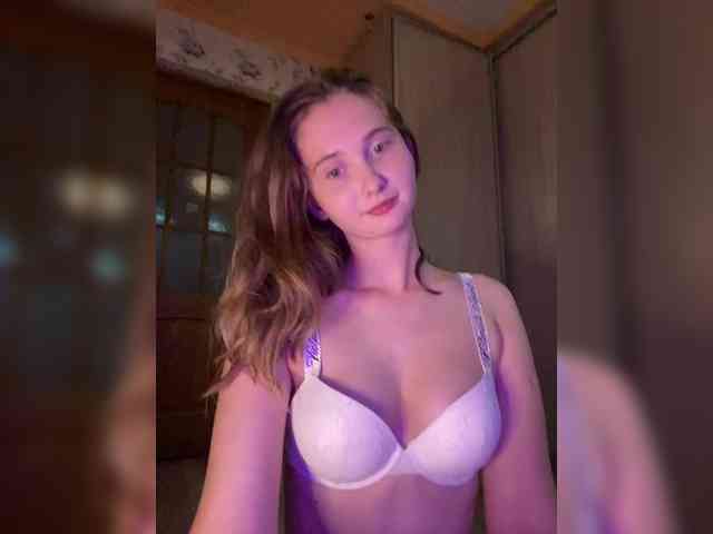PeachGirl webcam