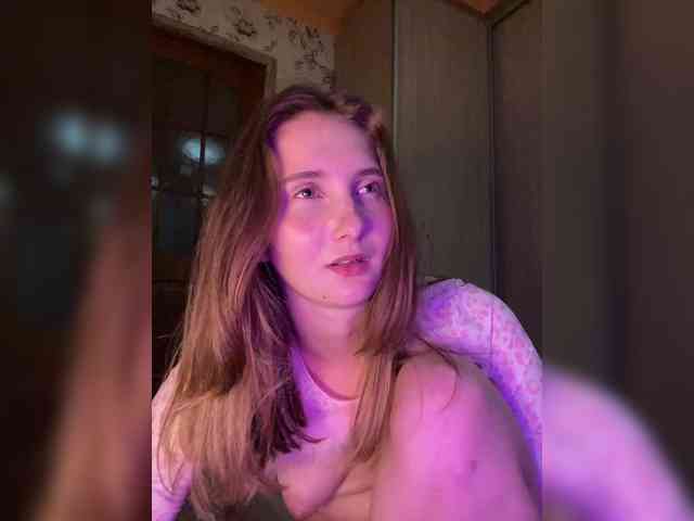 PeachGirl webcam