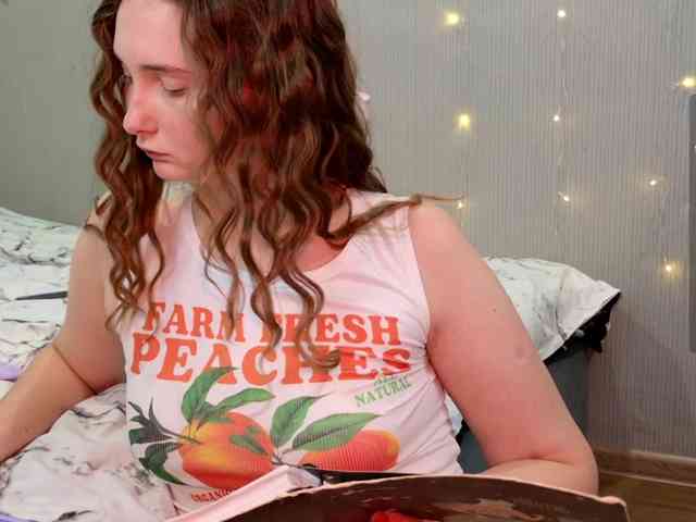PeachGirl webcam