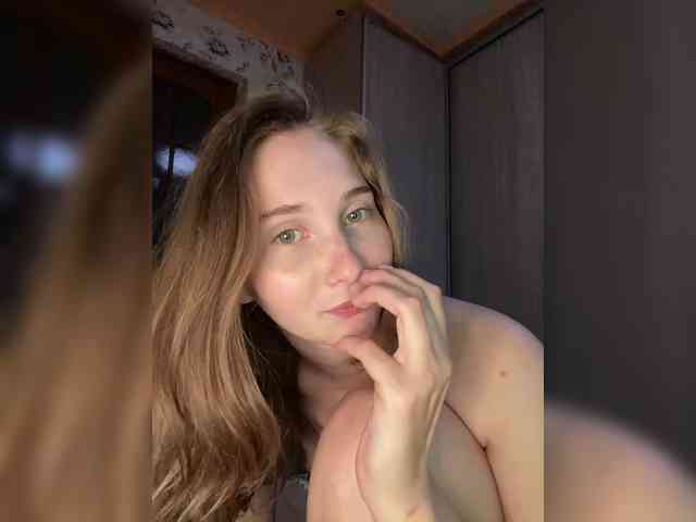 PeachGirl webcam