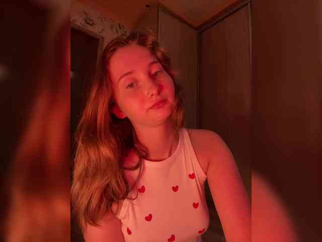 PeachGirl webcam