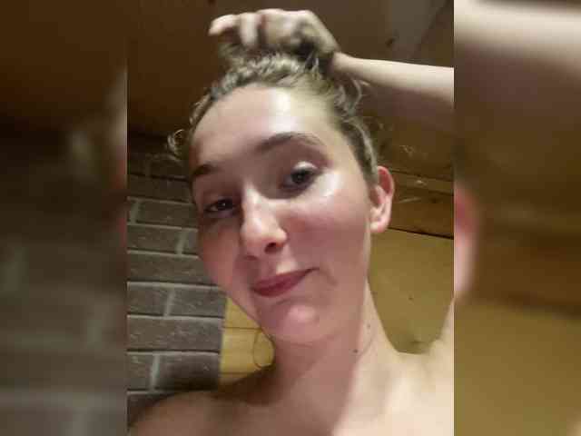 PeachGirl webcam