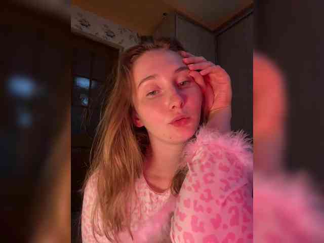 PeachGirl webcam