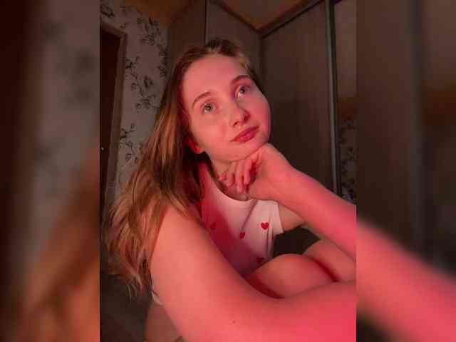 PeachGirl webcam